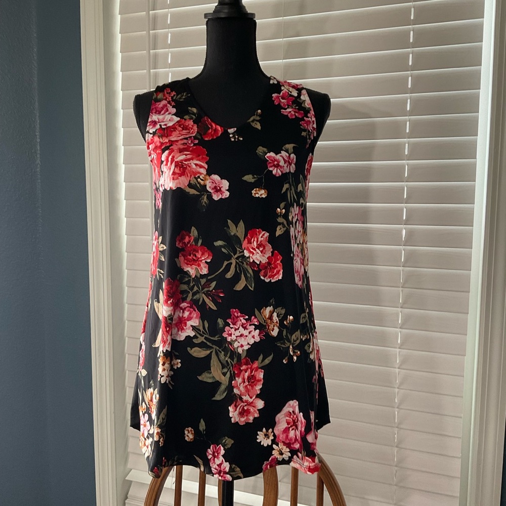 Floral short sleeve top